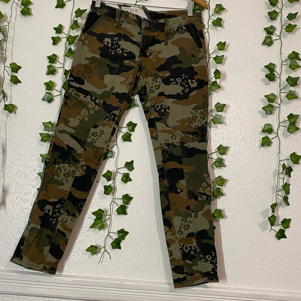 VOLCOM Jeans SIZE 5 Army Print pants - Picture 1 of 16
